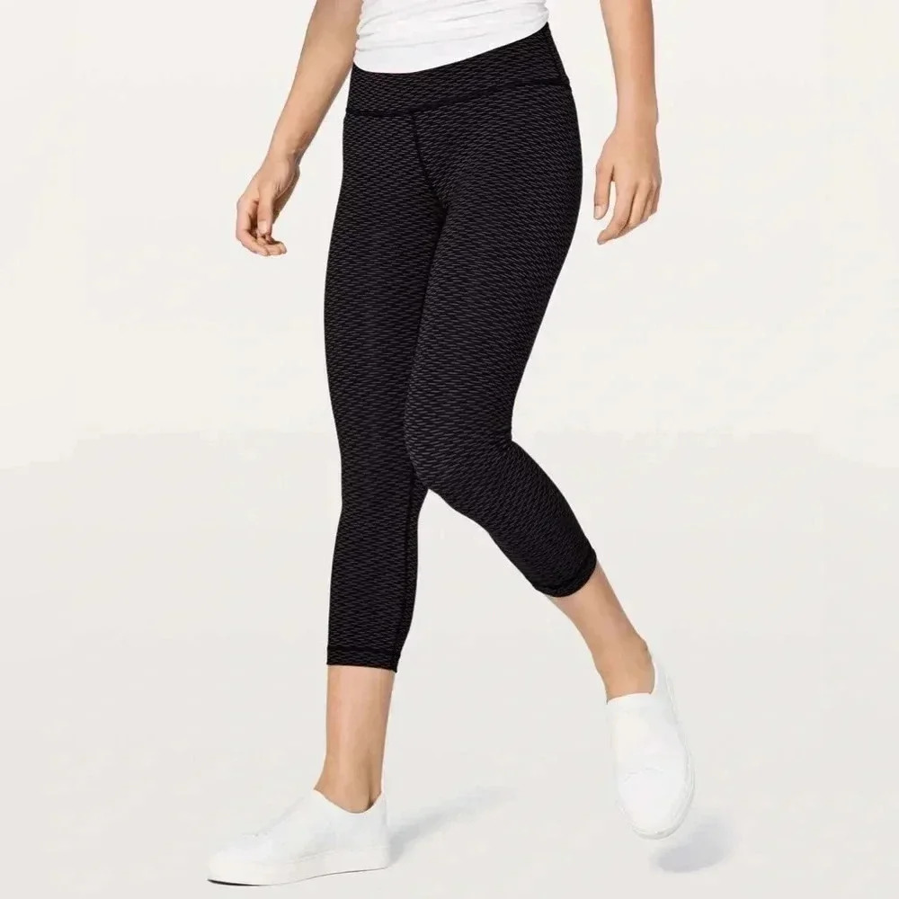 Lululemon Wunder Under Crop (Hi-Rise) 21"‎ Score Jacquard Black Luna Size 2